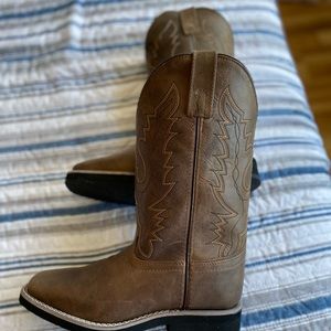 Women size 7 BootBarn boots! Never used.